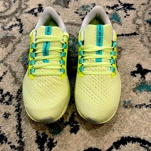 Brand New Nike Air Zoom Pegasus Womens 8